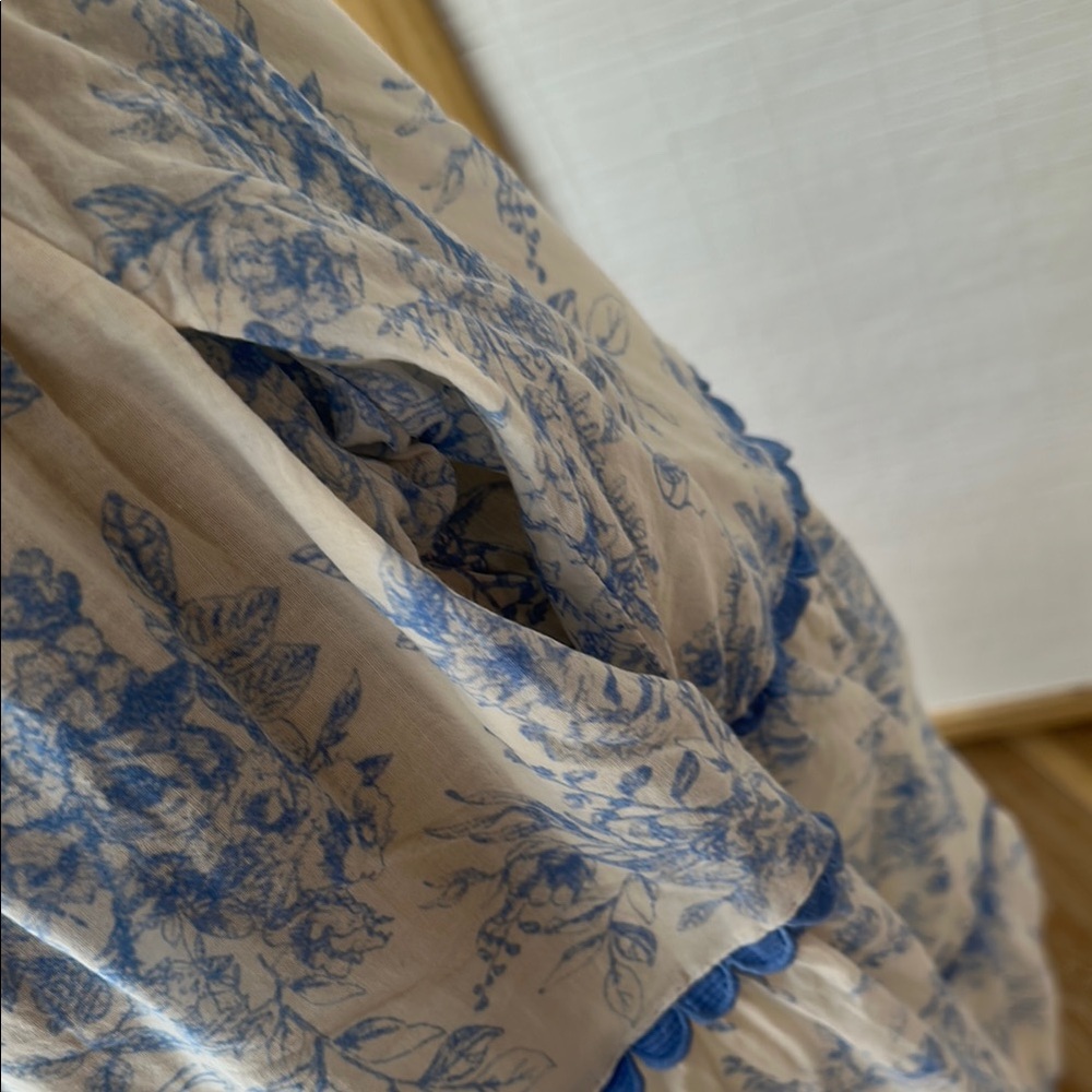 &merci Elegant Blue and White Floral Dress Tie Straps Smocked Bodice Size M - Picture 5 of 7